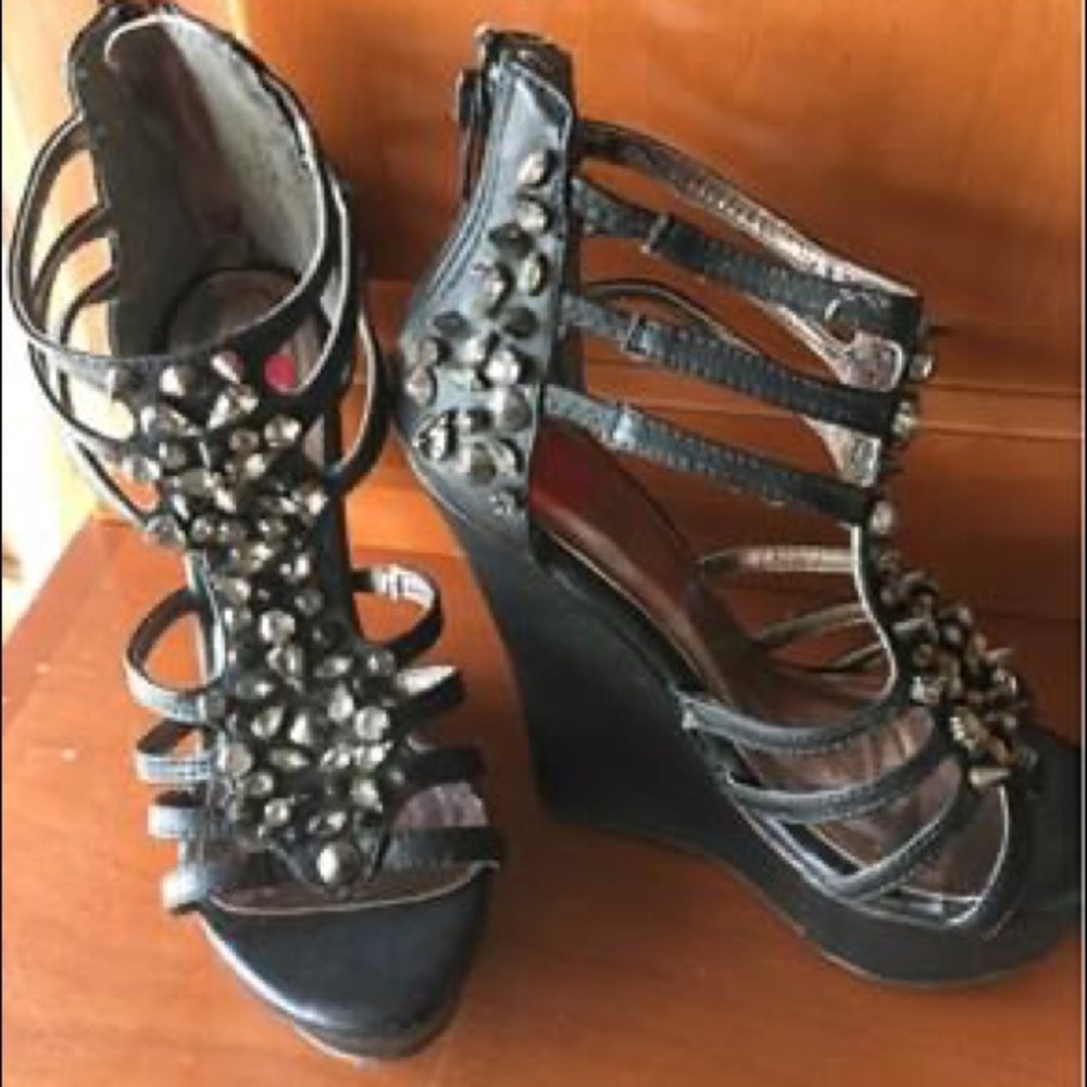2b Bebe jewel/stud wedges Size 5